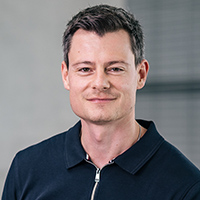 Porträt von Bastian Kunkel, Gründer von Versicherungen mit Kopf